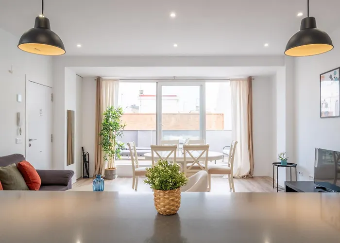 Spacious Penthouse With Private Terrace